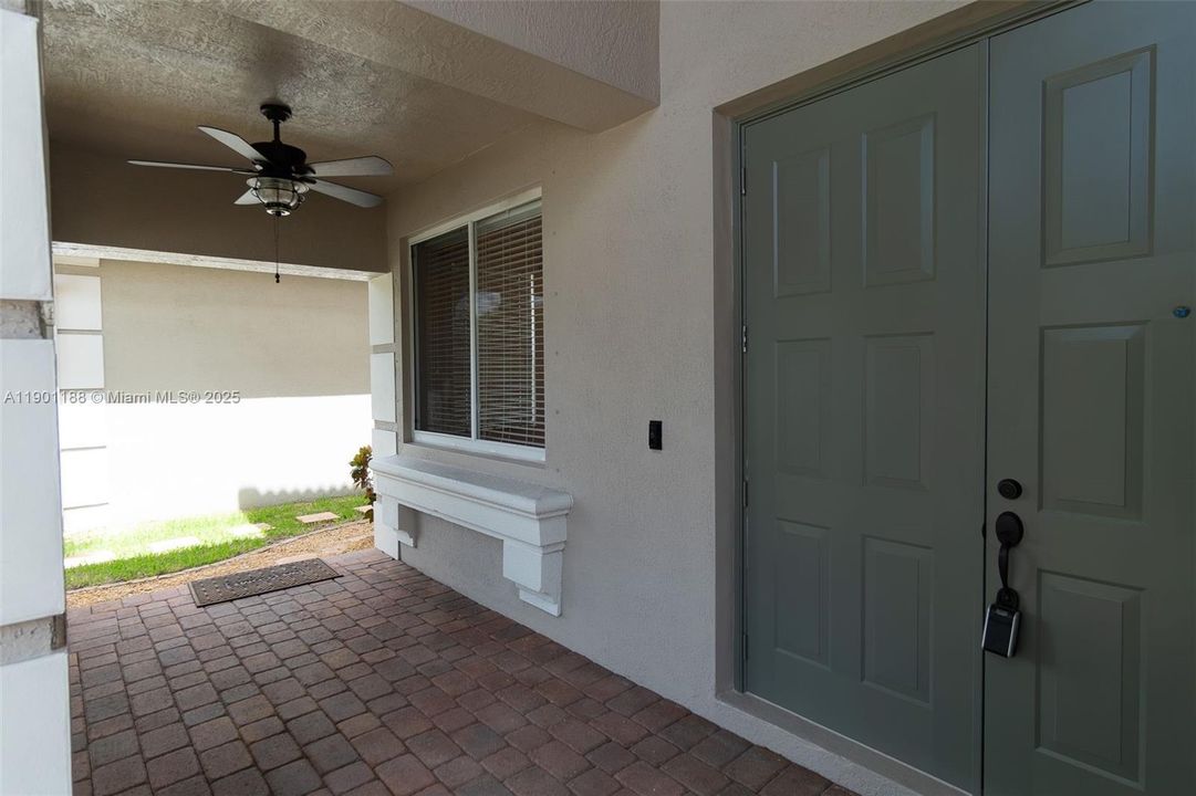 合同活跃: $3,500 (5 贝兹, 3 浴室, 3028 平方英尺)