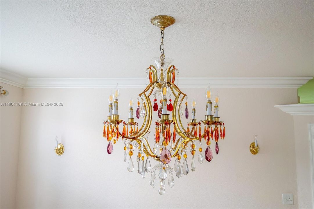 合同活跃: $3,500 (5 贝兹, 3 浴室, 3028 平方英尺)