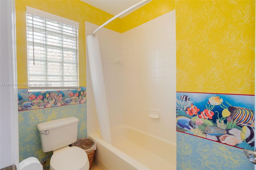 合同活跃: $3,500 (5 贝兹, 3 浴室, 3028 平方英尺)