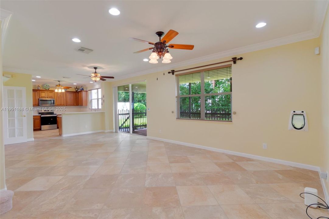 合同活跃: $3,500 (5 贝兹, 3 浴室, 3028 平方英尺)