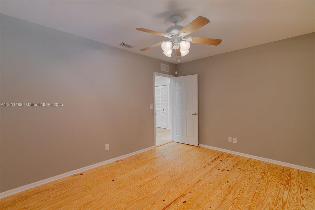 合同活跃: $3,500 (5 贝兹, 3 浴室, 3028 平方英尺)