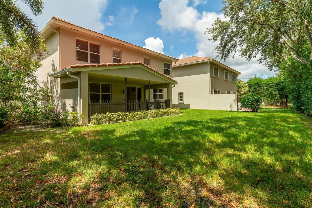 合同活跃: $3,500 (5 贝兹, 3 浴室, 3028 平方英尺)