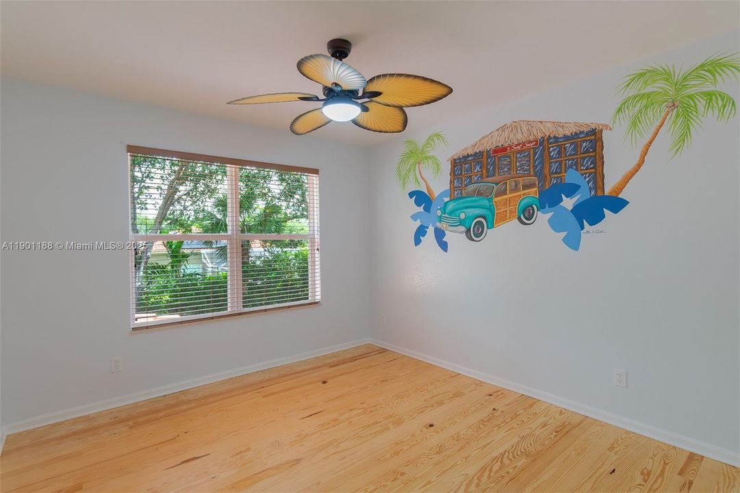 合同活跃: $3,500 (5 贝兹, 3 浴室, 3028 平方英尺)