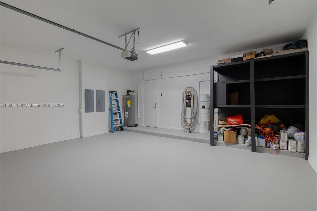 合同活跃: $3,500 (5 贝兹, 3 浴室, 3028 平方英尺)