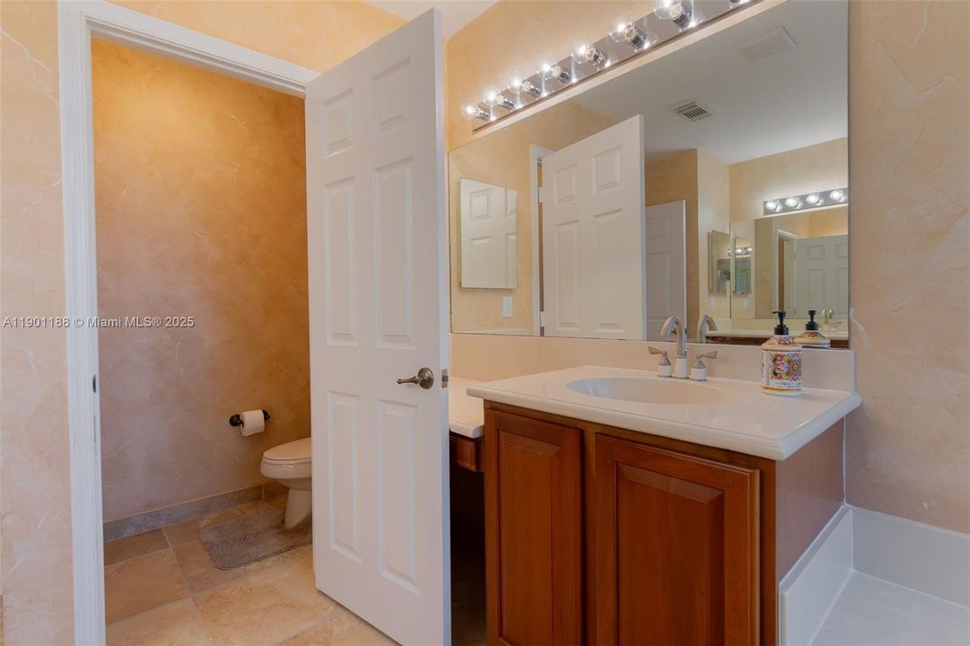 合同活跃: $3,500 (5 贝兹, 3 浴室, 3028 平方英尺)