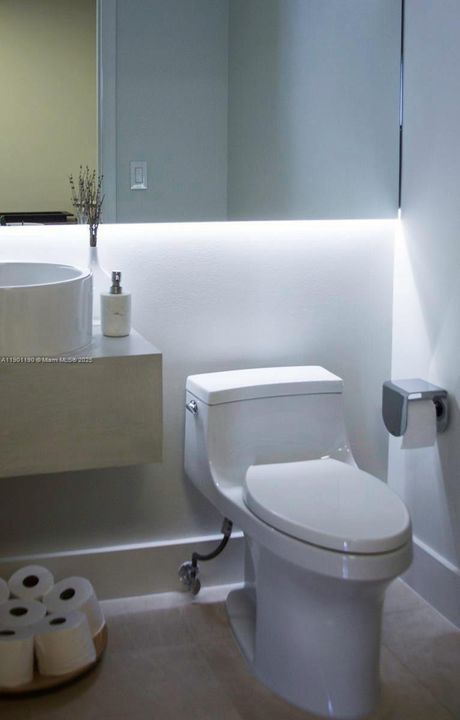 Под контрактом: $19,900 (2 спален, 2 ванн, 1591 Квадратных фут)