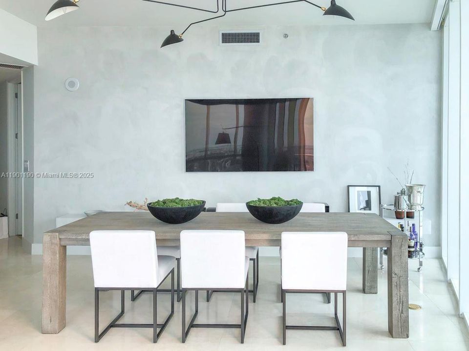 Под контрактом: $19,900 (2 спален, 2 ванн, 1591 Квадратных фут)