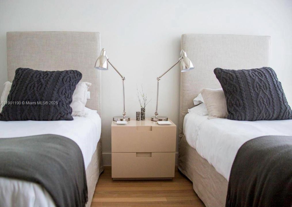 Под контрактом: $19,900 (2 спален, 2 ванн, 1591 Квадратных фут)