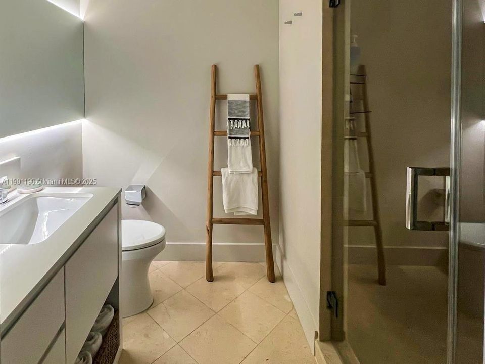 Под контрактом: $19,900 (2 спален, 2 ванн, 1591 Квадратных фут)