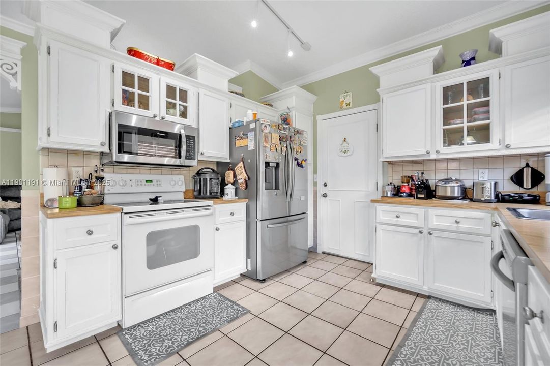 Active With Contract: $530,000 (3 beds, 2 baths, 0 Square Feet)