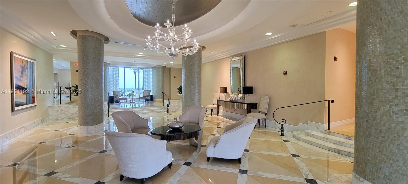 合同活跃: $3,000 (1 贝兹, 1 浴室, 812 平方英尺)