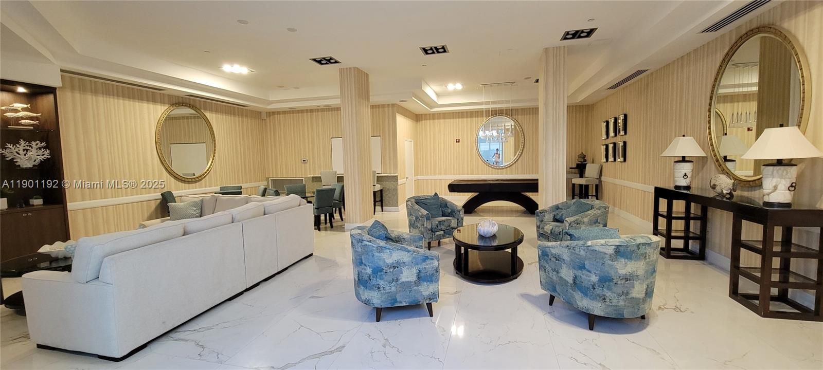 合同活跃: $3,000 (1 贝兹, 1 浴室, 812 平方英尺)