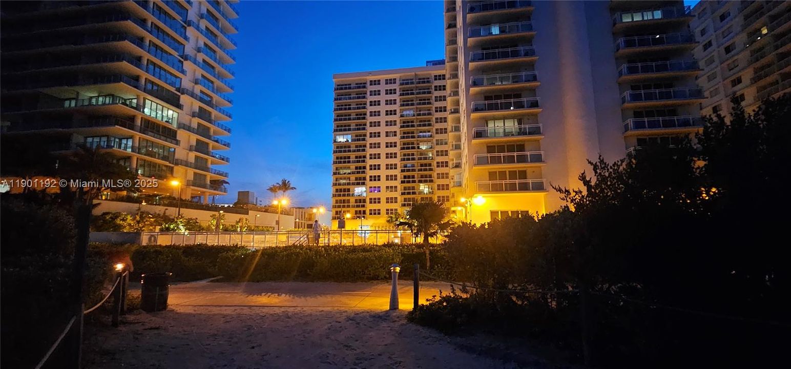 合同活跃: $3,000 (1 贝兹, 1 浴室, 812 平方英尺)