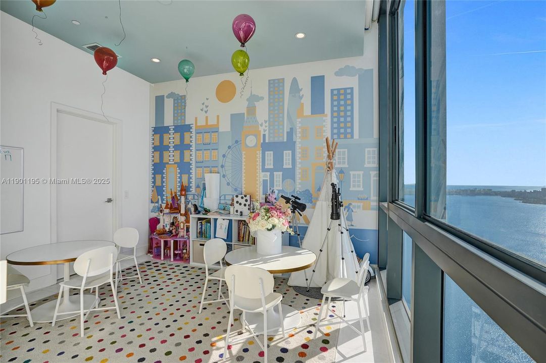 待售: $6,300,000 (4 贝兹, 4 浴室, 2915 平方英尺)