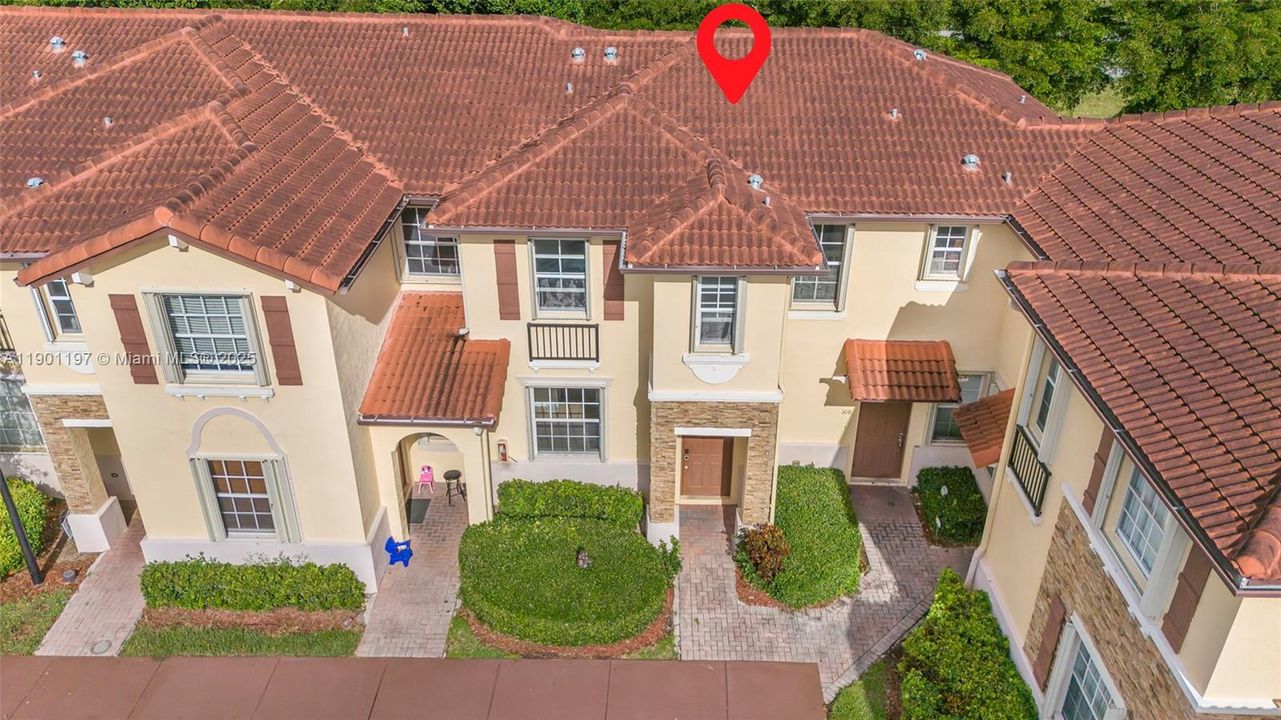 待售: $275,000 (2 贝兹, 2 浴室, 1069 平方英尺)