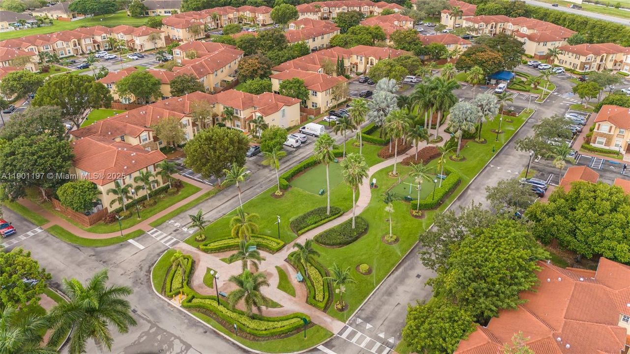 待售: $275,000 (2 贝兹, 2 浴室, 1069 平方英尺)