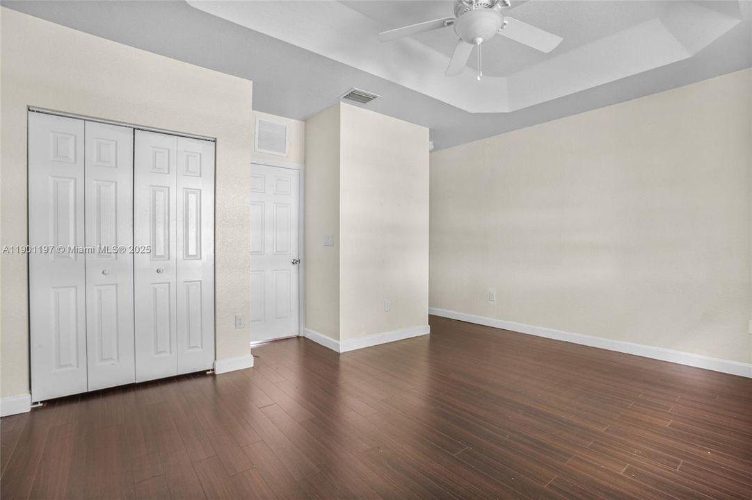 待售: $275,000 (2 贝兹, 2 浴室, 1069 平方英尺)