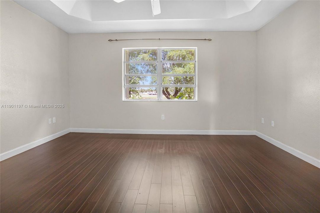 待售: $275,000 (2 贝兹, 2 浴室, 1069 平方英尺)