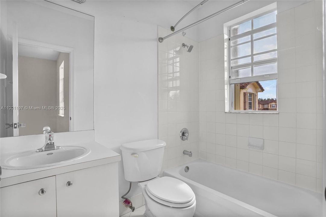 待售: $275,000 (2 贝兹, 2 浴室, 1069 平方英尺)