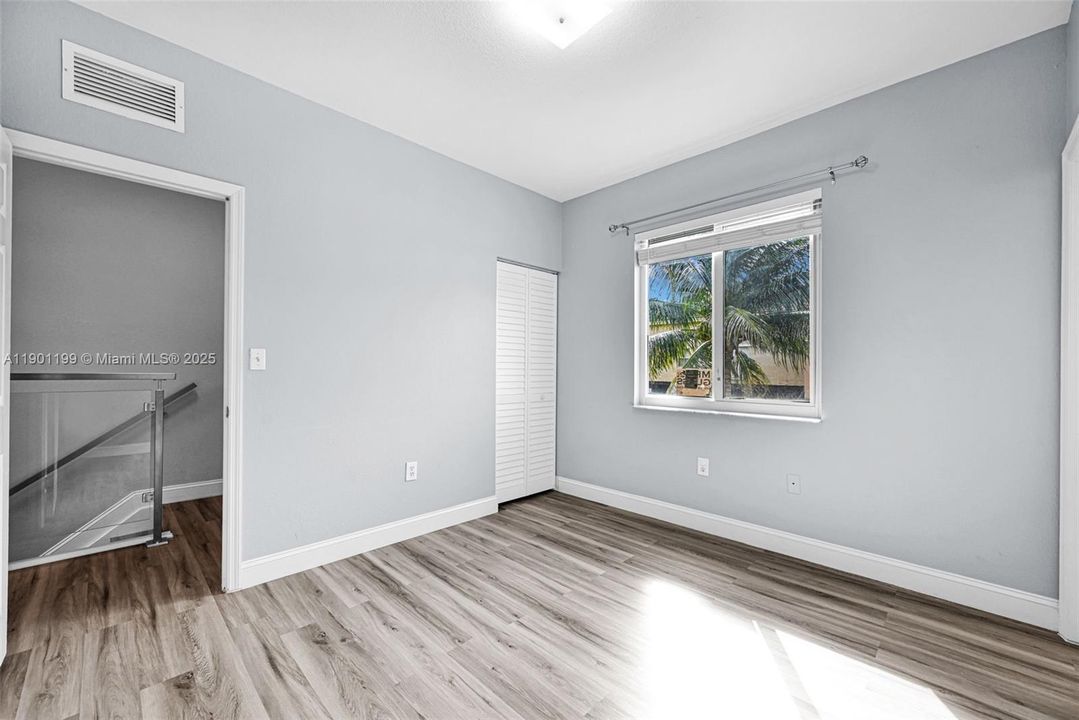 Active With Contract: $2,300 (3 beds, 3 baths, 1378 Square Feet)