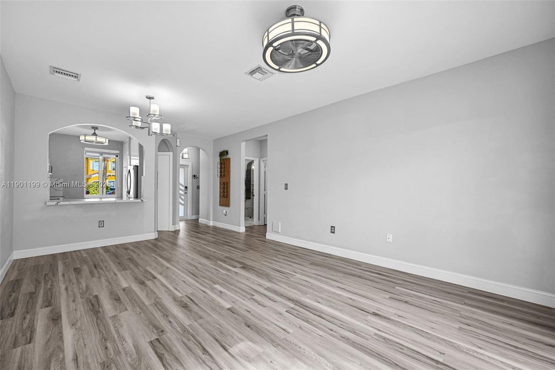 Active With Contract: $2,300 (3 beds, 3 baths, 1378 Square Feet)