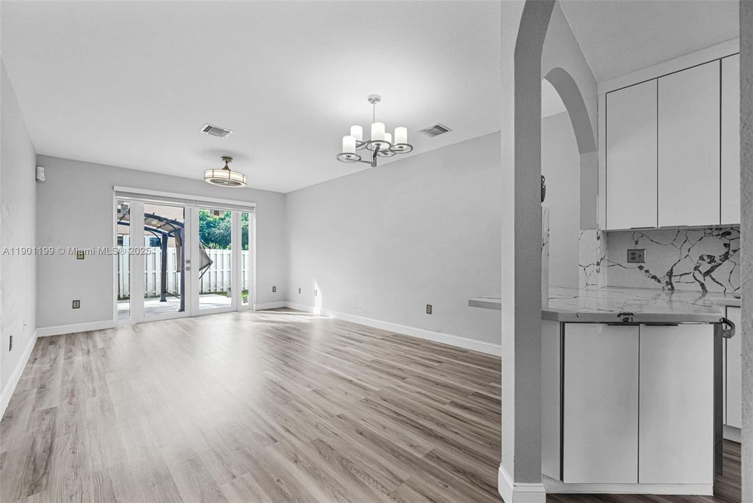 Active With Contract: $2,300 (3 beds, 3 baths, 1378 Square Feet)