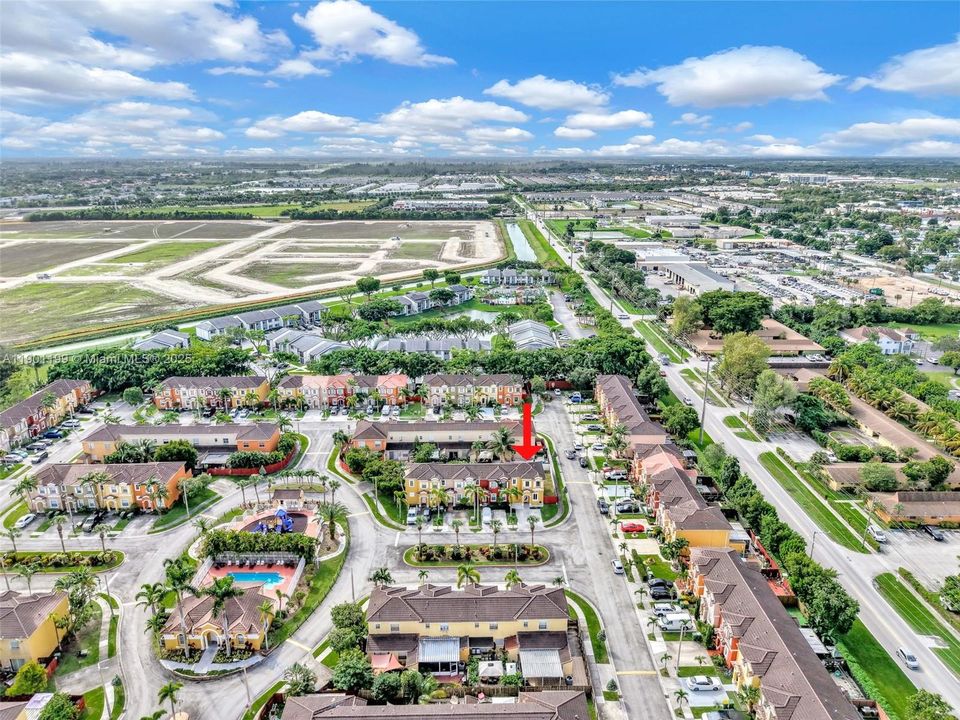 Active With Contract: $2,300 (3 beds, 3 baths, 1378 Square Feet)