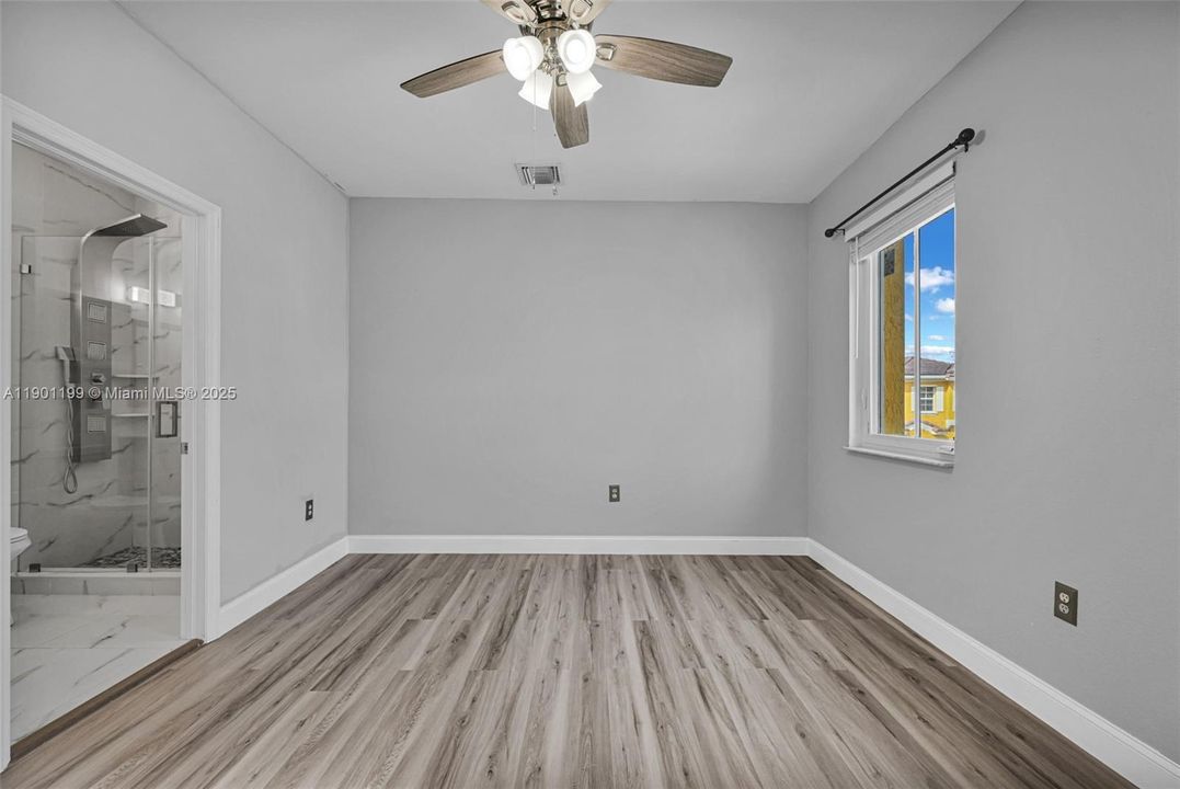 Active With Contract: $2,300 (3 beds, 3 baths, 1378 Square Feet)