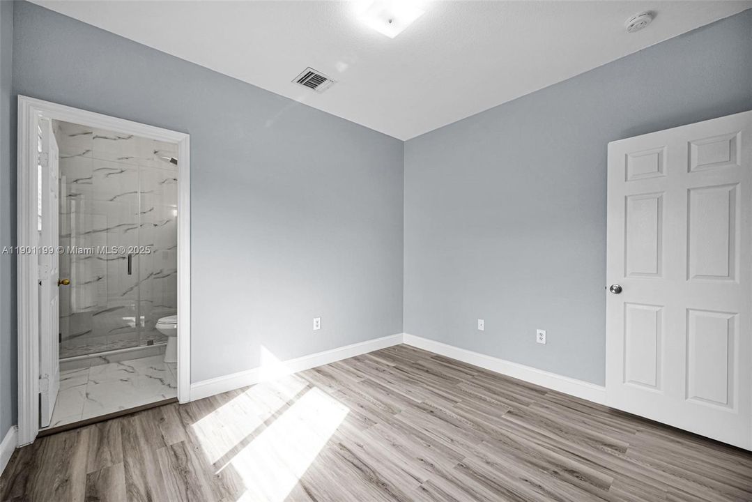 Active With Contract: $2,300 (3 beds, 3 baths, 1378 Square Feet)