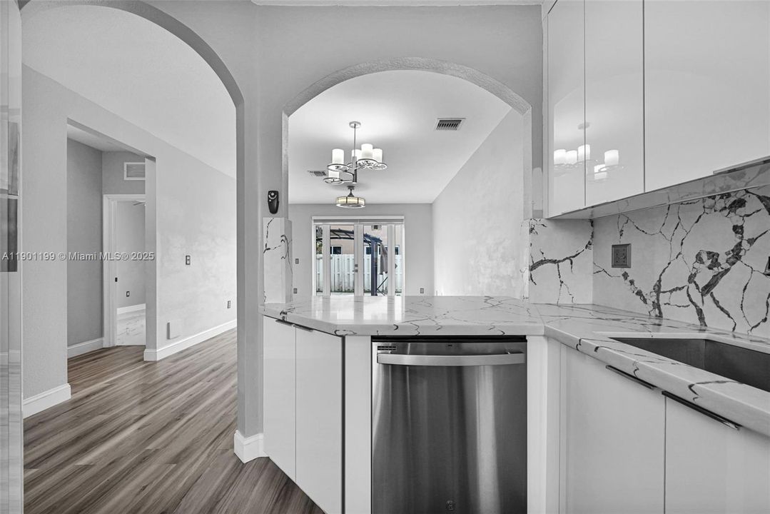 Active With Contract: $2,300 (3 beds, 3 baths, 1378 Square Feet)