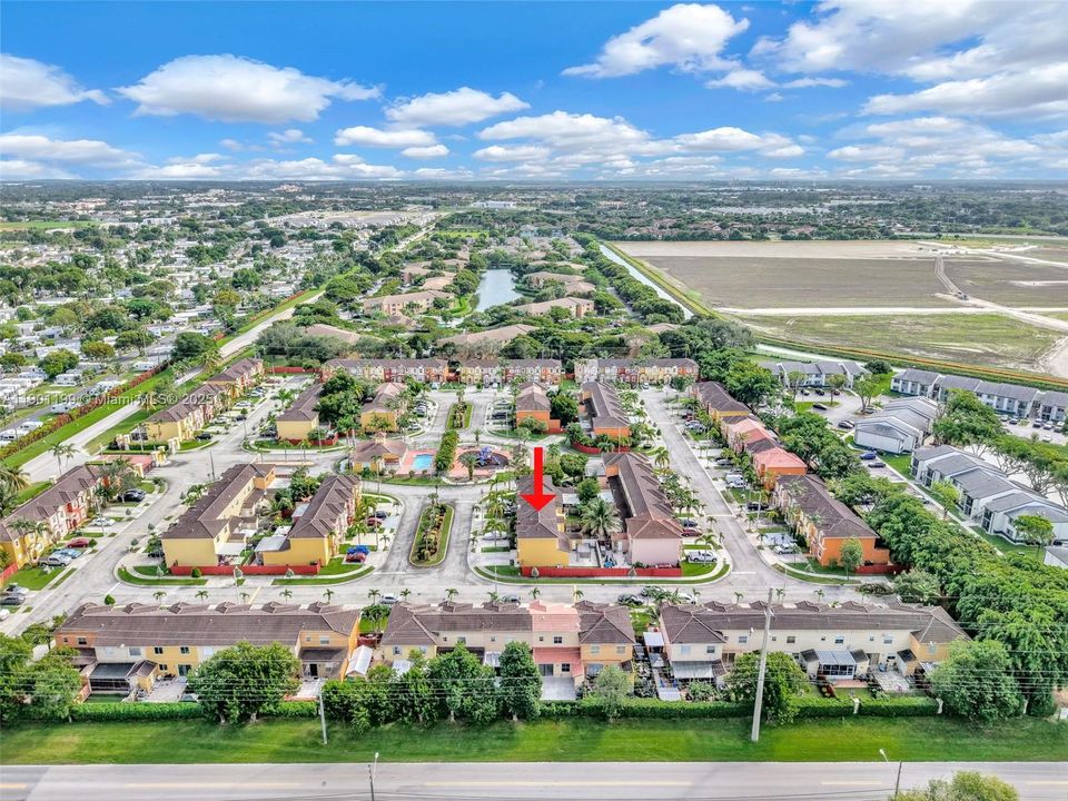 Active With Contract: $2,300 (3 beds, 3 baths, 1378 Square Feet)