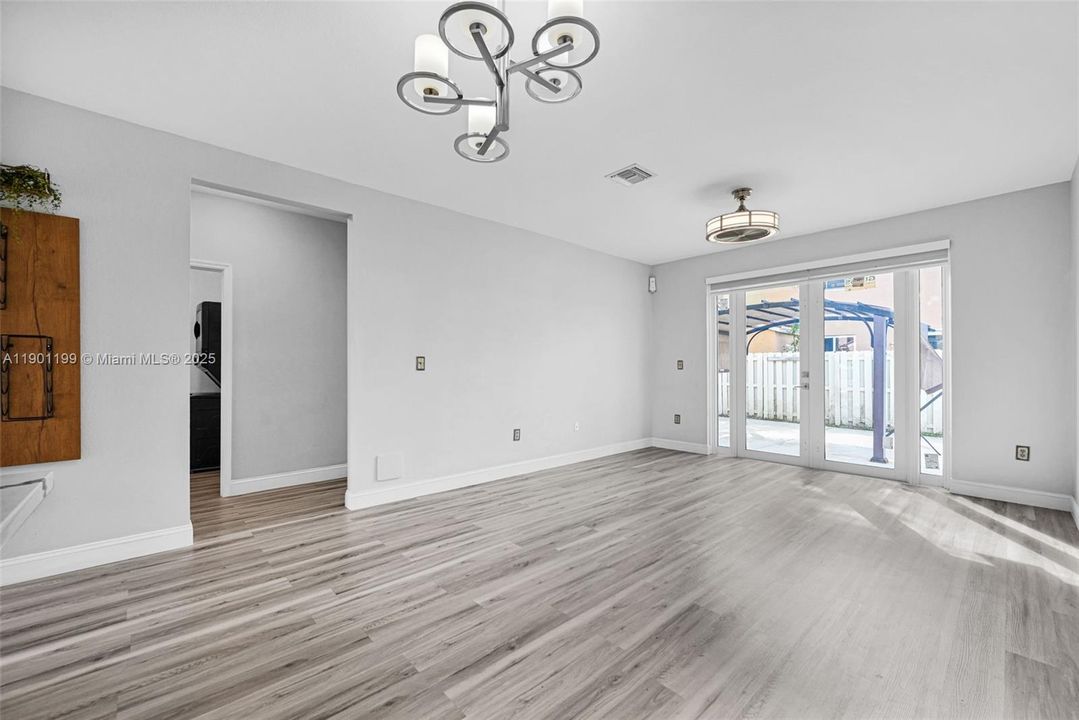 Active With Contract: $2,300 (3 beds, 3 baths, 1378 Square Feet)