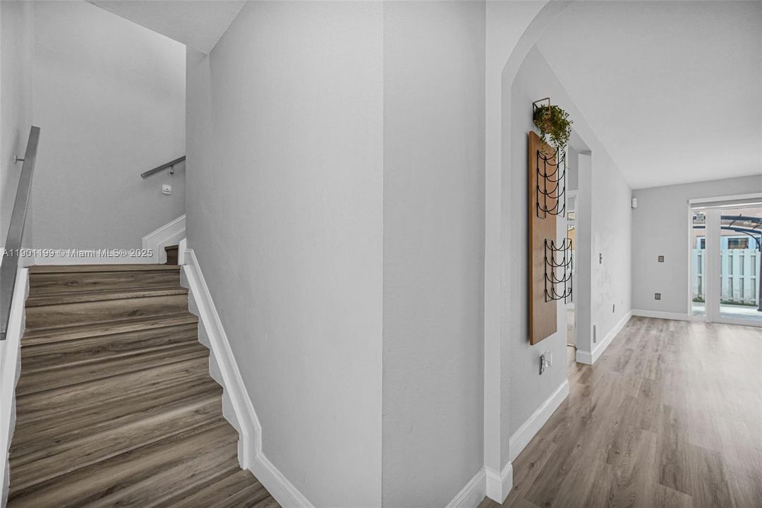 Active With Contract: $2,300 (3 beds, 3 baths, 1378 Square Feet)