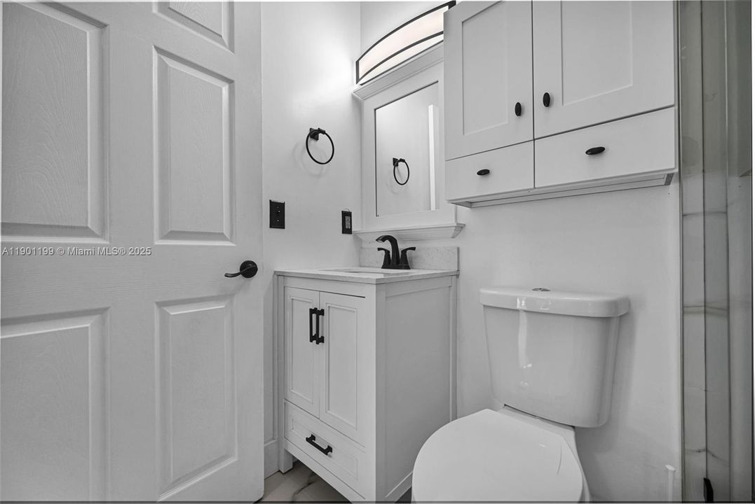 Active With Contract: $2,300 (3 beds, 3 baths, 1378 Square Feet)