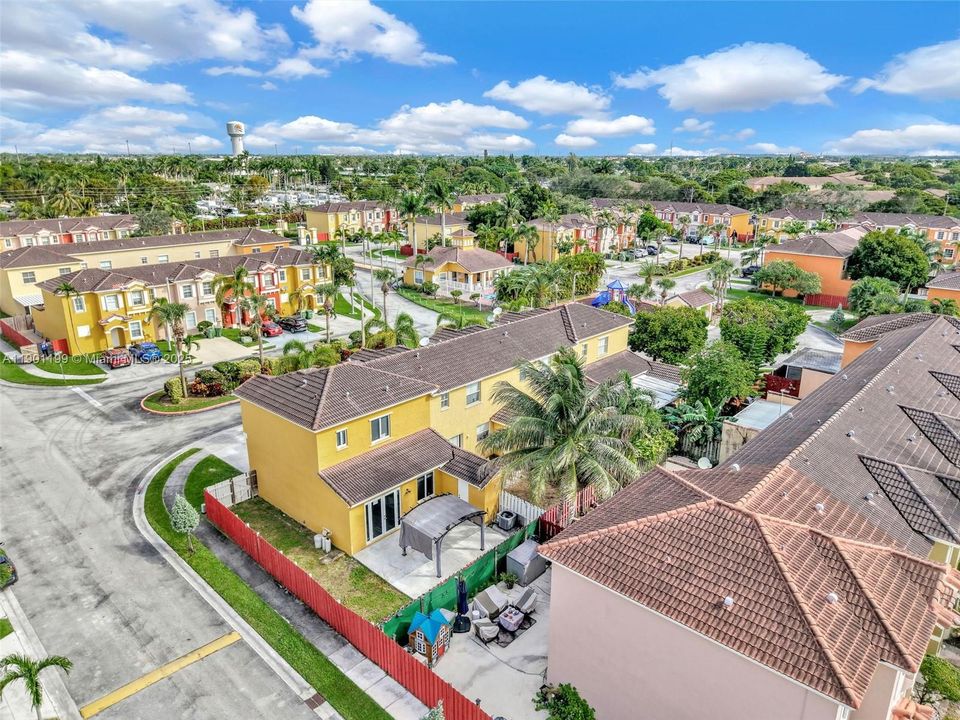 Active With Contract: $2,300 (3 beds, 3 baths, 1378 Square Feet)