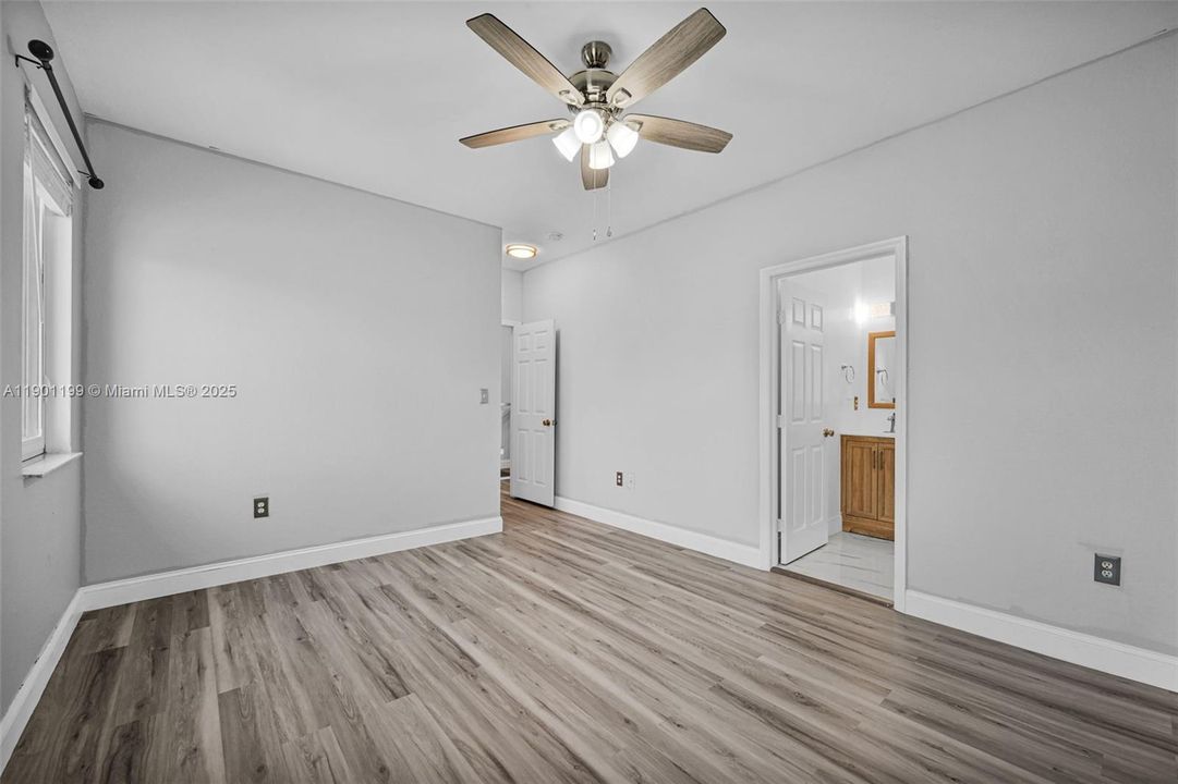 Active With Contract: $2,300 (3 beds, 3 baths, 1378 Square Feet)