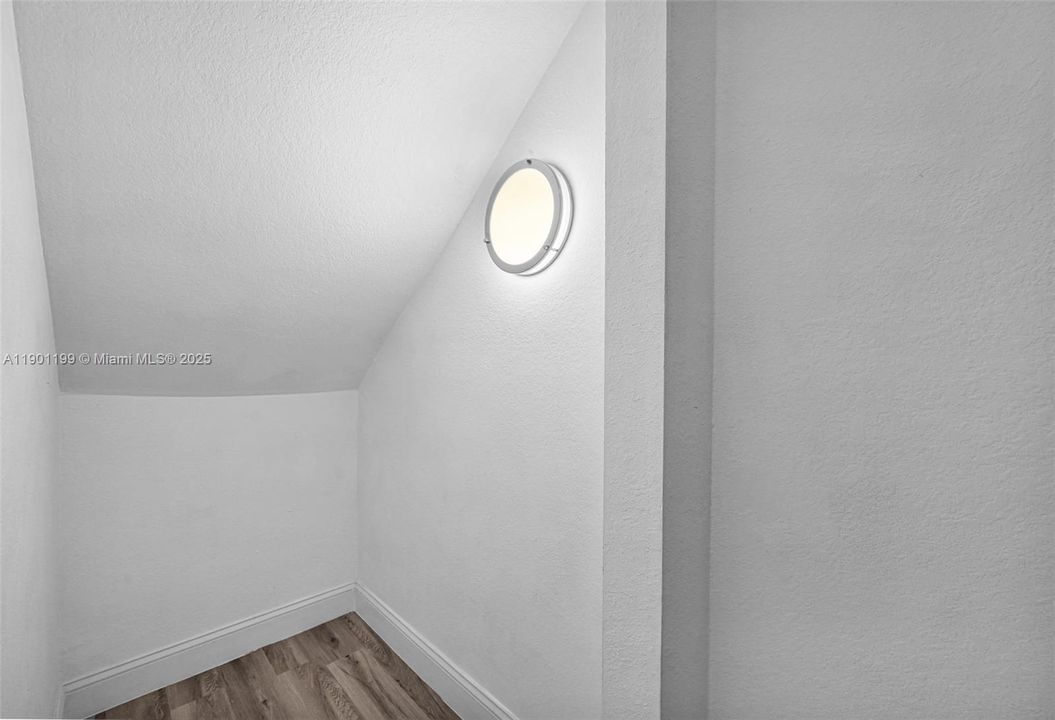 Active With Contract: $2,300 (3 beds, 3 baths, 1378 Square Feet)