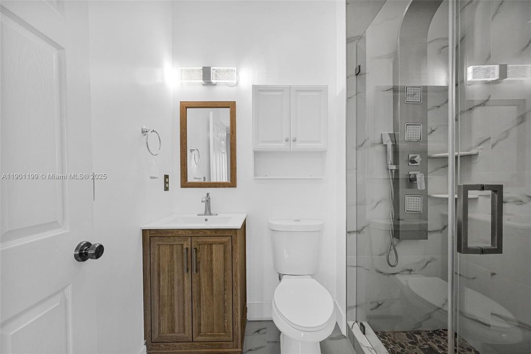 Active With Contract: $2,300 (3 beds, 3 baths, 1378 Square Feet)