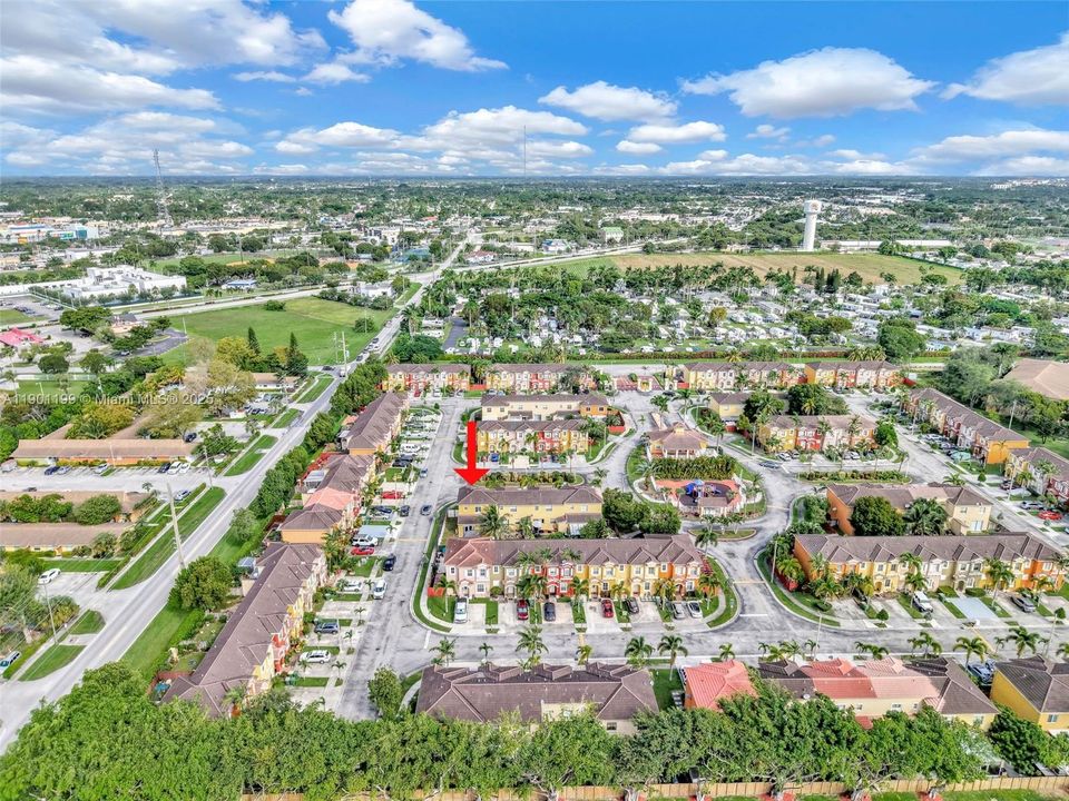 Active With Contract: $2,300 (3 beds, 3 baths, 1378 Square Feet)