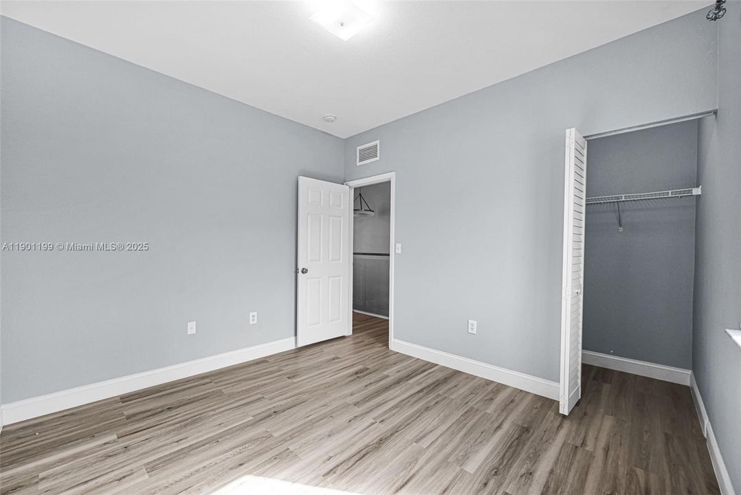 Active With Contract: $2,300 (3 beds, 3 baths, 1378 Square Feet)