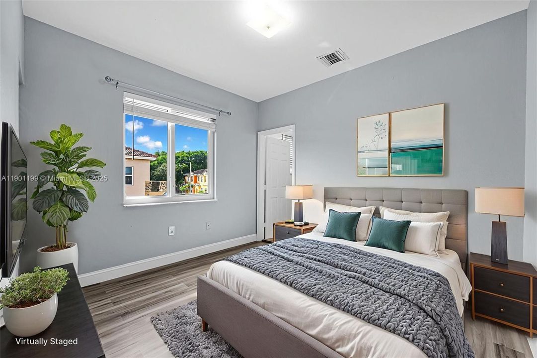 Active With Contract: $2,300 (3 beds, 3 baths, 1378 Square Feet)