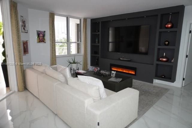 For Sale: $1,390,000 (3 beds, 2 baths, 1725 Square Feet)