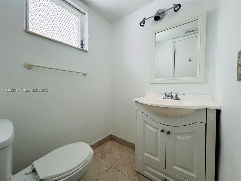 For Sale: $179,950 (1 beds, 1 baths, 898 Square Feet)