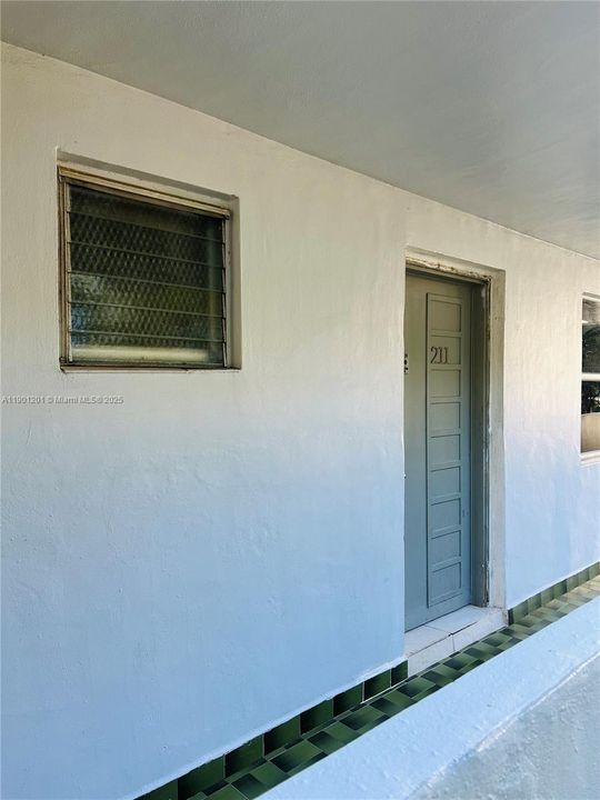 For Sale: $179,950 (1 beds, 1 baths, 898 Square Feet)