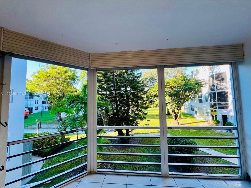 For Sale: $179,950 (1 beds, 1 baths, 898 Square Feet)