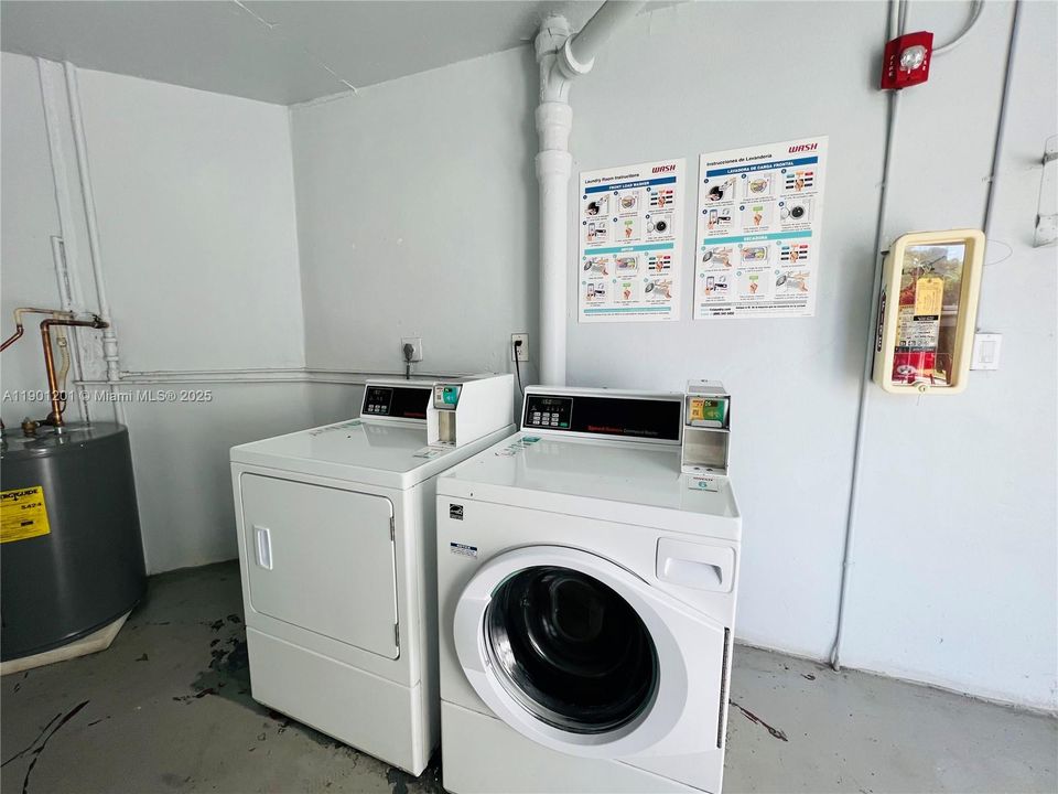 For Sale: $179,950 (1 beds, 1 baths, 898 Square Feet)