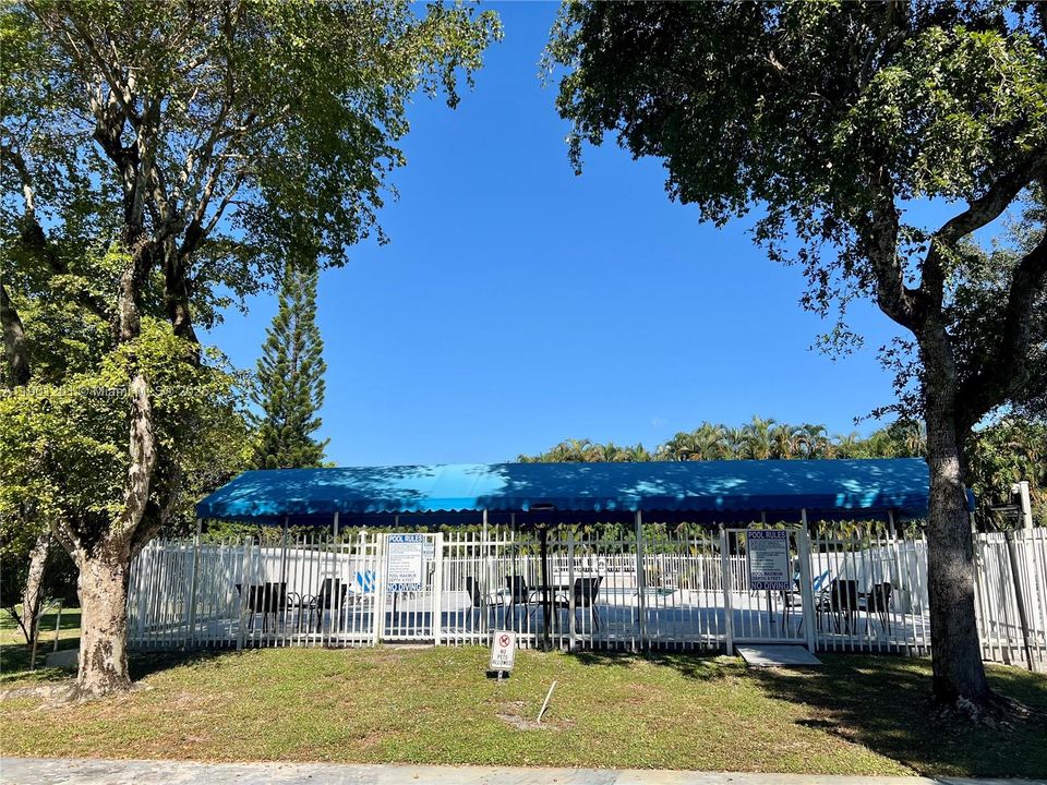 For Sale: $179,950 (1 beds, 1 baths, 898 Square Feet)