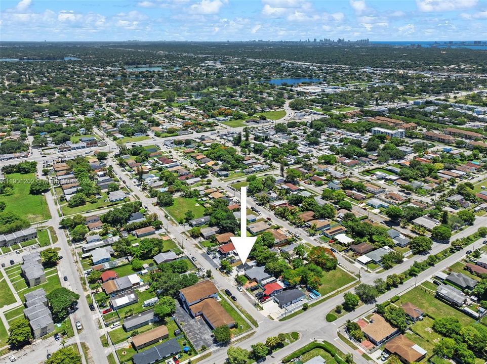 For Sale: $389,000 (2 beds, 2 baths, 658 Square Feet)