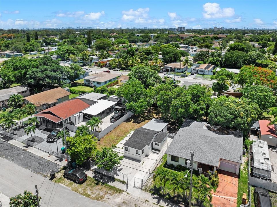 For Sale: $389,000 (2 beds, 2 baths, 658 Square Feet)