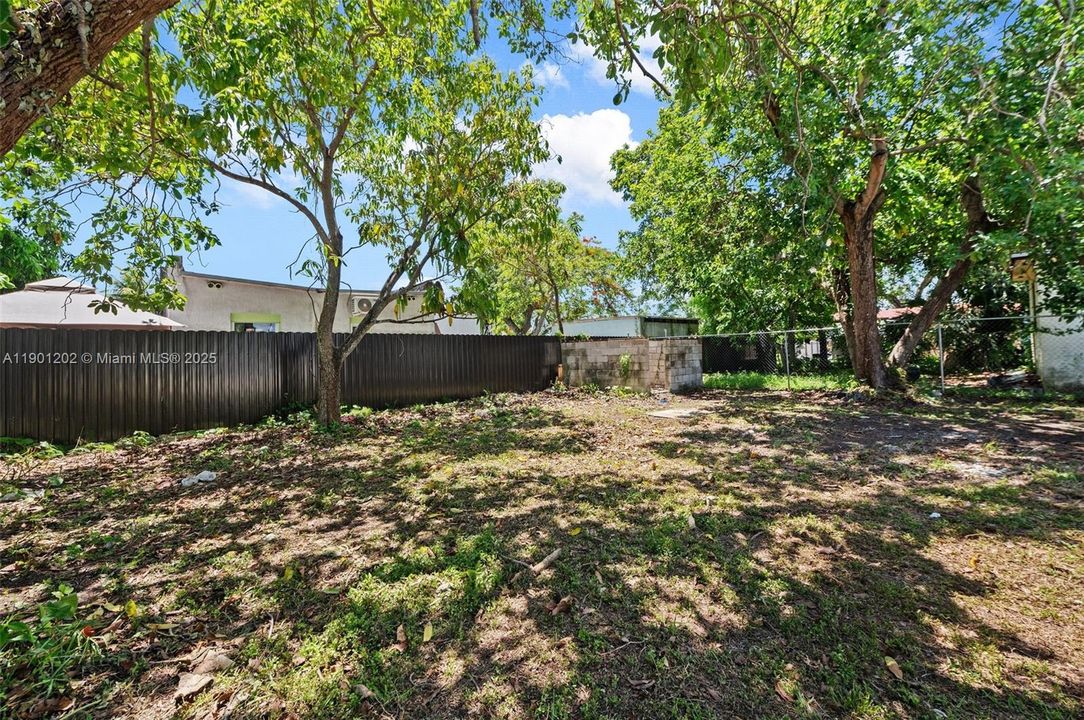 For Sale: $389,000 (2 beds, 2 baths, 658 Square Feet)